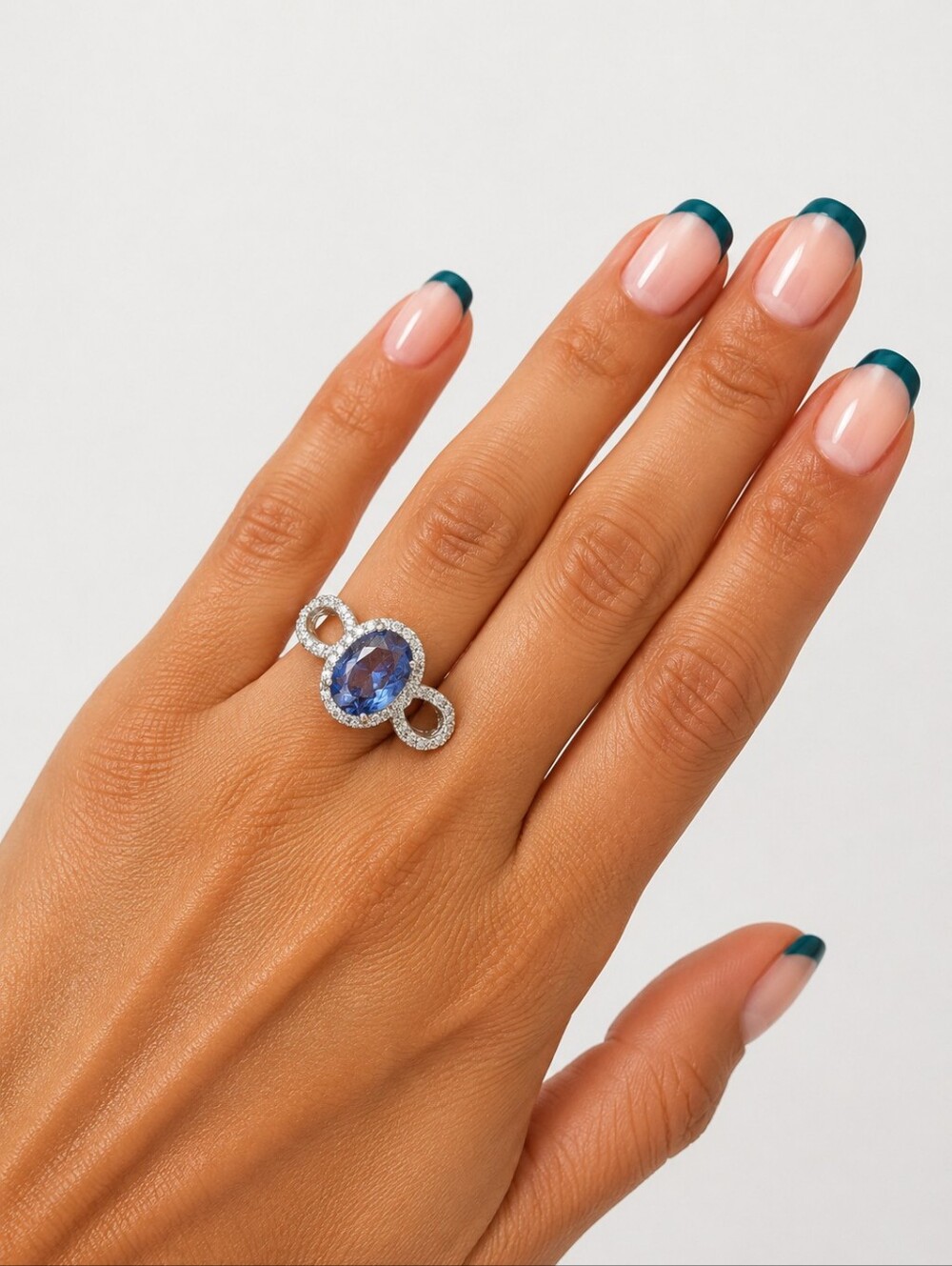NWT Light Blue Ombre Crystal & White Topaz Ring  (0139)